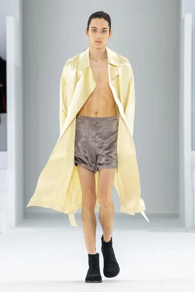 Look 10